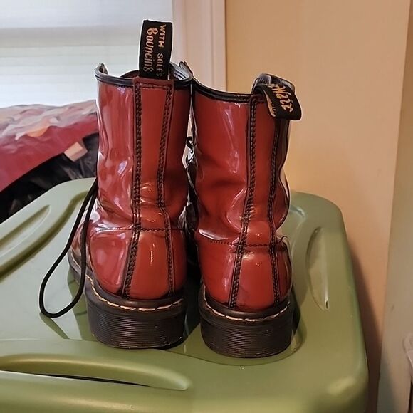 Georgeous Doc Martens the original size 10 boots - Picture 3 of 8